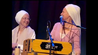 Snatam Kaur and Mom CoStage in Rio Theater Santa Cruze to Chant Bani Guru with Instruments [upl. by Drannel]