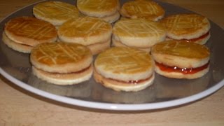 Comment faire des biscuits sablés à la confiture de fraise très facilement [upl. by Ardnama]