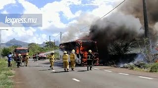 Un bus prend feu à Jin Fei [upl. by Urbannai70]