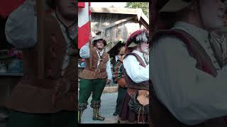 German Landsknecht song Vom Barette schwankt die Federquot Sängervereinigung Mindelheim Frundsbergfest [upl. by Etteyafal258]