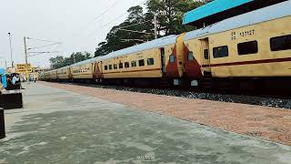 Seshadri Express17210 from Kakinada Port to KSR Bengaluru arriving Kakinada Town Junction [upl. by Bobseine]