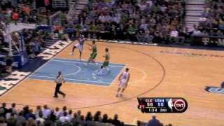 Delonte West finds LeBron James for the jam [upl. by Jasisa]