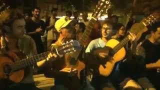 Tiquiplas Manu Chao Guiri Llakuna rumba al raso en Barcelona [upl. by Ainosal781]