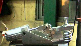 Demostración Sujetador Bridas Neumaticas Pneumatic Clamp [upl. by Siuluj]