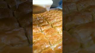 KARAKÖY GÜLLÜOĞLU NADİR GÜLLÜ SOĞUK BAKLAVA baklava foodinlife karaköy karaköygüllüoğlu [upl. by Grogan]