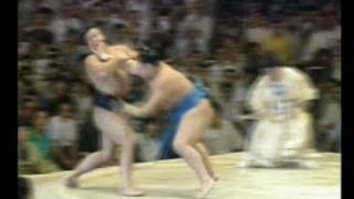 Kotonishiki vs Chiyonofuji  Nagoya 1990 [upl. by Nosdivad46]