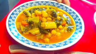 Garbanzos con Acelgas  Receta de Potaje de Garbanzos [upl. by Relyat328]