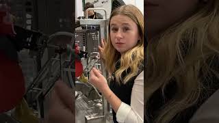 Vollautomatische Impfroboter Vaccybot EuroTier mit Anouk [upl. by Woodson]