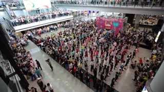 香港國際機場15週年快閃舞 Flash Mob Dance for the 15th Anniversary of the Hong Kong International Airport [upl. by Norved214]