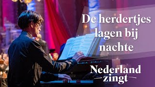 De herdertjes lagen bij nachte  Nederland Zingt [upl. by Schoenburg]