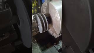 Alésage dune poulie Bore of a pulley⚙️🛠️ 5minutecrafts machine welding [upl. by Gerhard352]