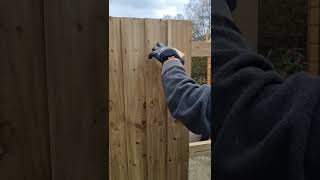 Feather edge fencing fitting the boards [upl. by Danna954]