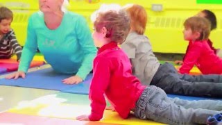 Cours de yoga pour le toutpetits 18 mois à 5 ans avec Langmobile [upl. by Rdnaskela]