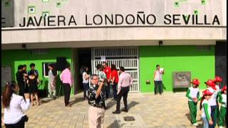 Estudiantes recibieron la nueva institución educativa Javiera Londoño Noticias  TeleMedellin [upl. by Ahsemaj447]