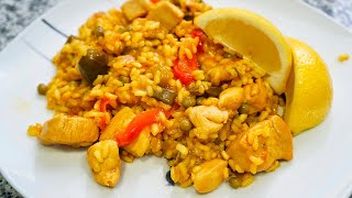 Paella de pollo  Receta típica española [upl. by Ihtac]