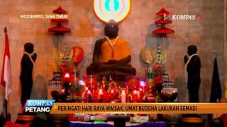 Hari Waisak Ratusan Umat Buddha di Mojokerto Bersemadi [upl. by Nospmis]