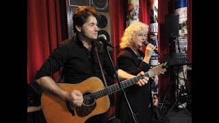 Piter Wilkens en Griet Wiersma yn Noardewyn Live omropfryslan [upl. by Adnara]