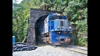 Trem Rumo GE ES43BBi Liderando Trem Vazio Na Subida da Serra da Ferrovia Curitiba  Paranaguá [upl. by Isnam]