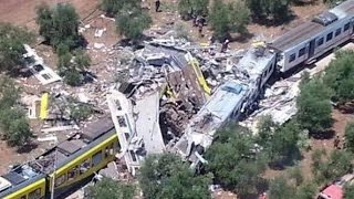 Incidente ferroviario in Puglia scontro frontale tra due treni Almeno 20 morti e 50 feriti [upl. by Norted]