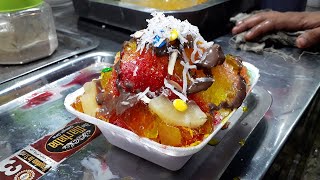 Gola Ganda Making  Street Food Karachi  Pakistani Food Street  Ice Crushed Gola [upl. by Horatia]