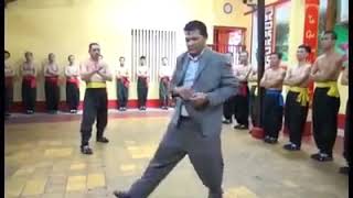 El maestro kung Fu hace un increíble demostración de artes marciales [upl. by Lan274]