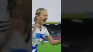 ELLE maakt een ONGELOFELIJK SHOT ⚽️ [upl. by Aicenra]