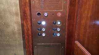 Fujitec Hydraulic Elevator  Clydes  Chinatown  Washington DC [upl. by Kowtko]