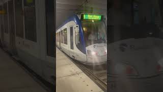 Tram 4 in de richting van Den Haag de Uithof vertrekt met een tyfoon [upl. by Amlev243]