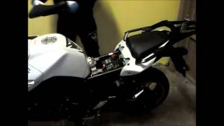 Caricare batteria moto Yamaha Fazer FZ8 anno 2012 [upl. by Tristam]