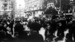 Fêtes francorusses Paris la foule sur la place de lOpéra  1896 год [upl. by Terrye]