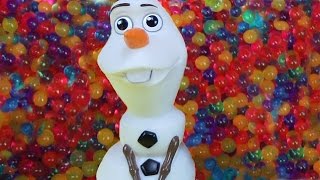 OLAF joins Elsa and Anna toddlers in ORBEEZ  Playing in Orbeez [upl. by Nalim588]