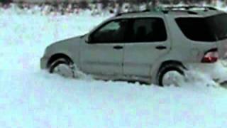 Mercedes ml 270cdi offroad im Schnee Max [upl. by Covell]