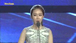 Lee Sangyoon Yoo Inna awarded the quotBBF Pop Star Awardquot at the 2013 Asia Model Awards [upl. by Essile]