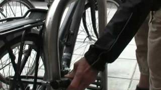 Beat The Thief How not to lock your bike [upl. by Zirkle]