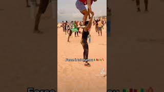 Femme sénégalaise brave Oumou ✊🏾🇸🇳yoga dakar senegal shorts acro gym team221 abs dakar [upl. by Scever114]