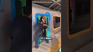 Cet Agent Pousse les Gens dans le Train  🚇😲 shorts [upl. by Engelbert388]