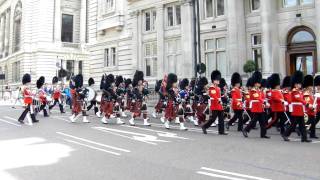 Défilé militaire Royal Angleterre Scotland The Brave  Celtic Bagpipes [upl. by Sudbury323]