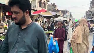 FAISALABAD PAKISTAN WALKING TOUR FAISALABAD CITY WALK 4K BUSY BAZAARS NEAR CLOCK TOWER فیصل آباد [upl. by Lezirg763]