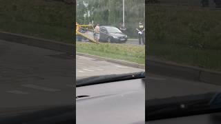 Straż Miejska i Laweciarz niszczą odcholowywane auto [upl. by Goddart]