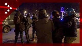 Anarchici scontri a Torino alcuni manifestanti vengono fermati dagli agenti [upl. by Bud332]