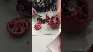 How to Cut A Pomegranate [upl. by Jarvey]