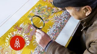 The Elaborate Art of Weaving Nanjing Yunjin Silk Brocade [upl. by Uda]