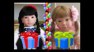 LES CADEAUX DE CHARLOTTE ET ELISABETH [upl. by Rosdniw]