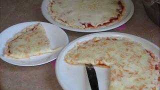 Gluten free recipes  a Yummee Yummee quick effortless satisfying Microwave Pizza recipe [upl. by Eanyl959]