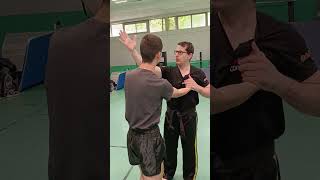 Technique de selfdefense sur une saisie 1 [upl. by Myrtie308]