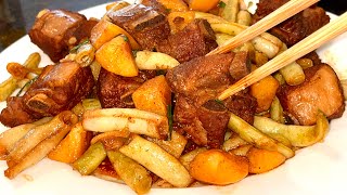 Braised Pork Ribs with Green Beans and Potatoes  Easy OnePot Recipe 红烧排骨芸豆 [upl. by Stanwood]