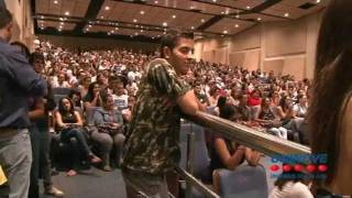 Tiago Leifert participa de palestra na Uninove [upl. by Yllime]