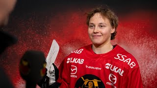 Viivi Vainikka  quotDet är roligt att spela nuquot [upl. by Anoif496]