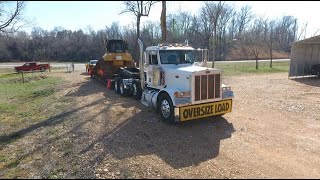 Peterbilt 379 Lowboy  Straight pipe Jake brakes [upl. by Thielen]