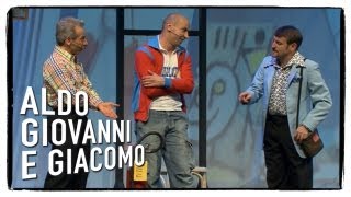 Al museo di arte moderna 1 di 3  Anplagghed  Aldo Giovanni e Giacomo [upl. by Dov]